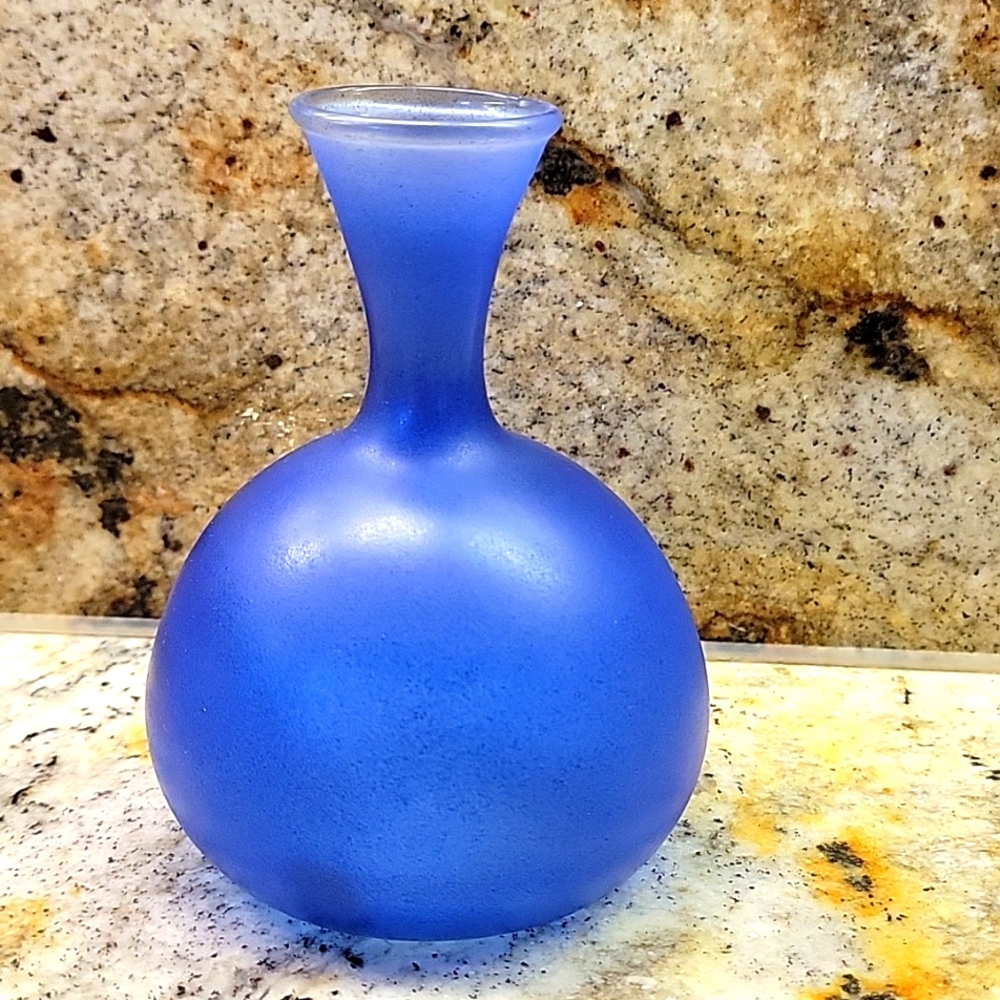 Neker Isreali glass